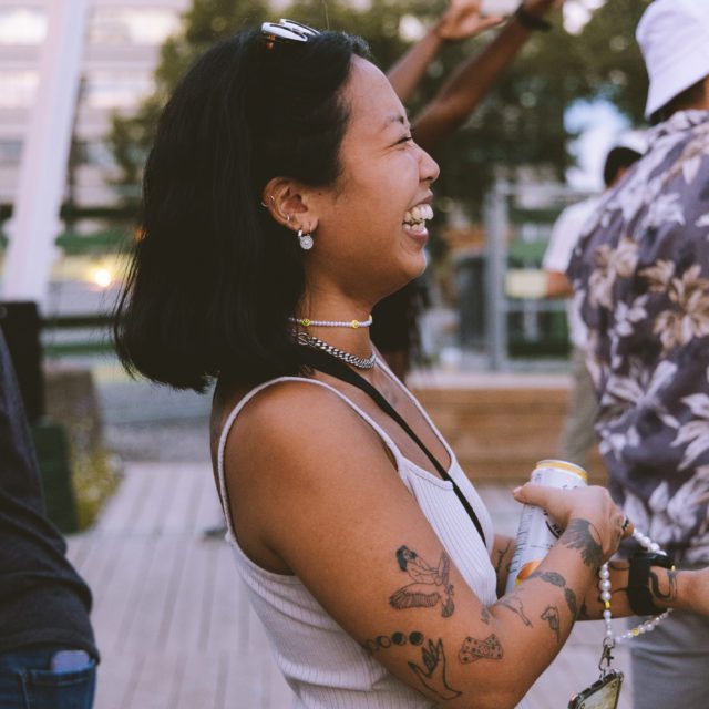 People have fun on the Aire Commune site