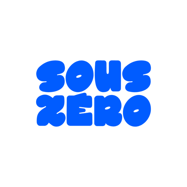 People have fun on the Aire Commune site